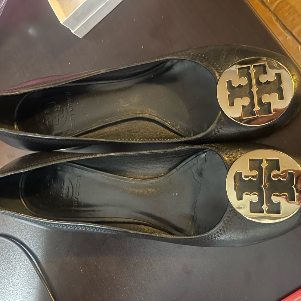 Tory Burch chunky heel. Black with gold trim sz 9
